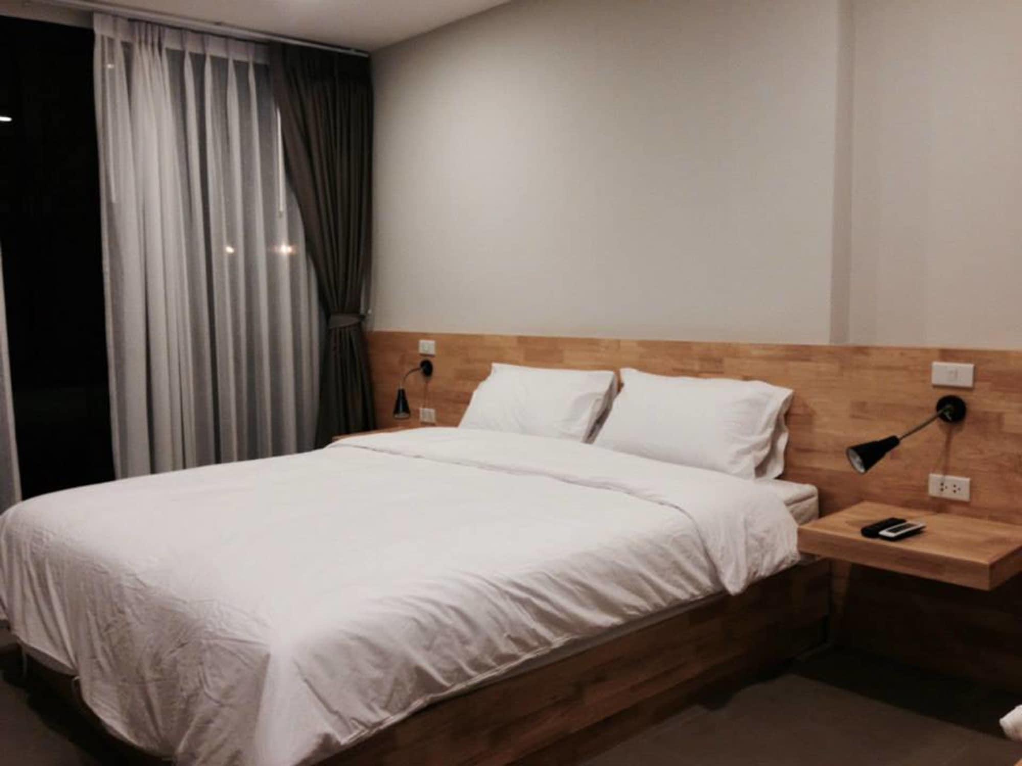 Easy Hotel Lamphun Exterior photo